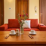 Casa vacanze Inviting In With Swimming Pool San Costanzo
