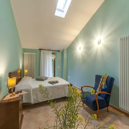 Inviting In With Swimming Pool *