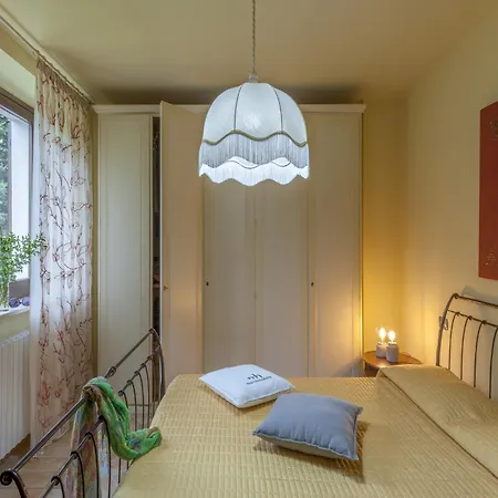 Dom wakacyjny Inviting In With Swimming Pool San Costanzo