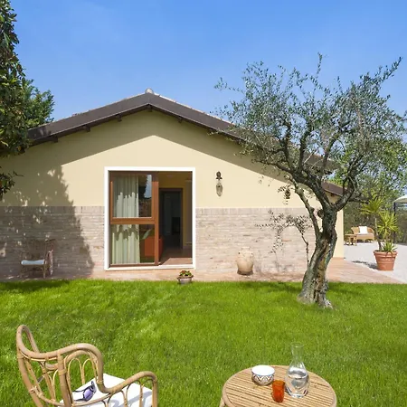 Inviting In With Swimming Pool Dom wakacyjny *