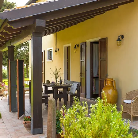 Inviting In With Swimming Pool * San Costanzo