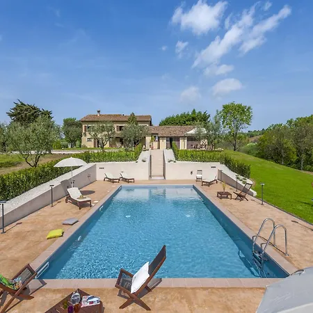 Vakantiehuis Inviting In With Swimming Pool