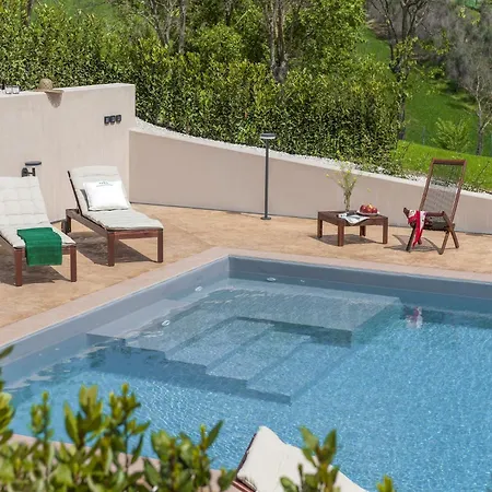 Dom wakacyjny Inviting In With Swimming Pool San Costanzo