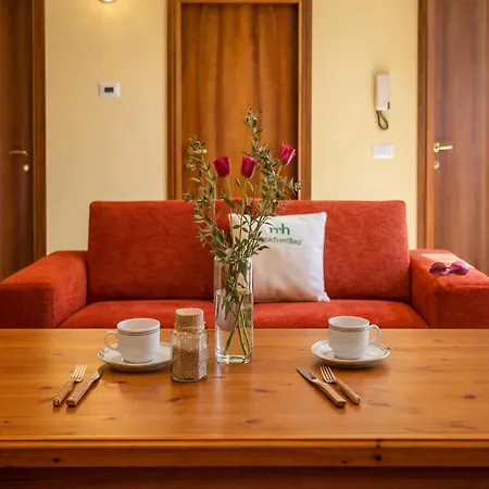 Vakantiehuis Inviting In With Swimming Pool San Costanzo