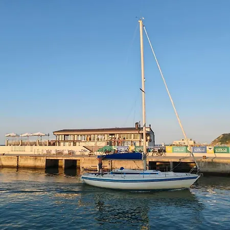 Inviting In With Swimming Pool *