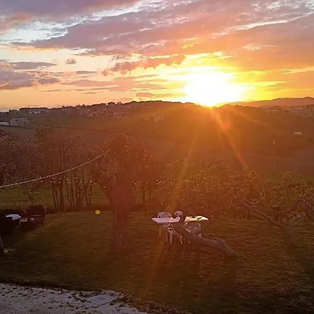 Inviting In With Swimming Pool Vakantiehuis