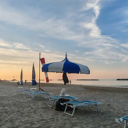 Vakantiehuis Inviting In With Swimming Pool San Costanzo