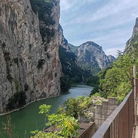 Inviting In With Swimming Pool *