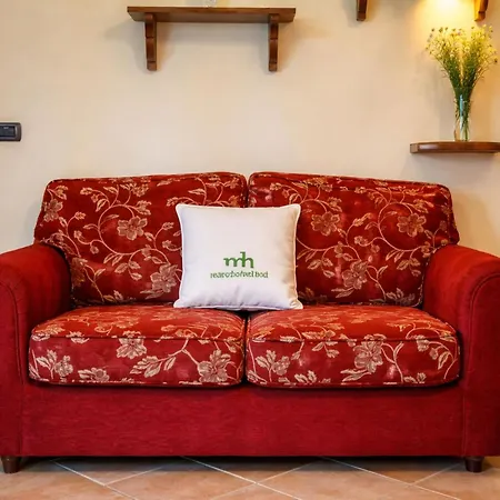 Inviting In With Swimming Pool Vakantiehuis