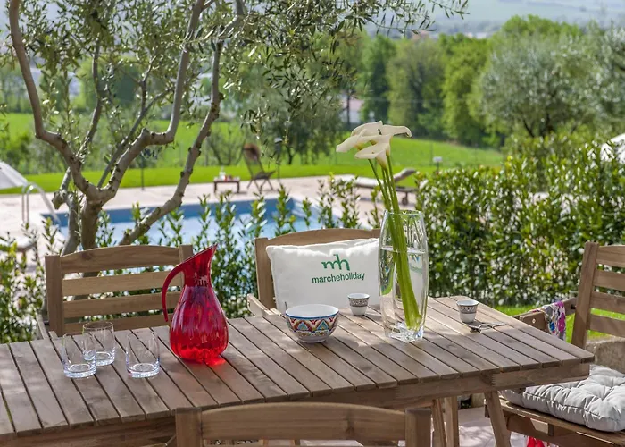 Inviting In With Swimming Pool * San Costanzo