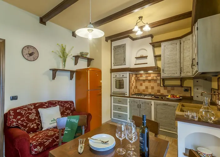 Inviting In With Swimming Pool * San Costanzo